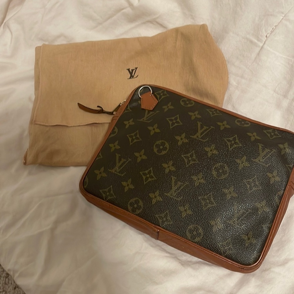 Louis Vuitton Sac Sport clutch